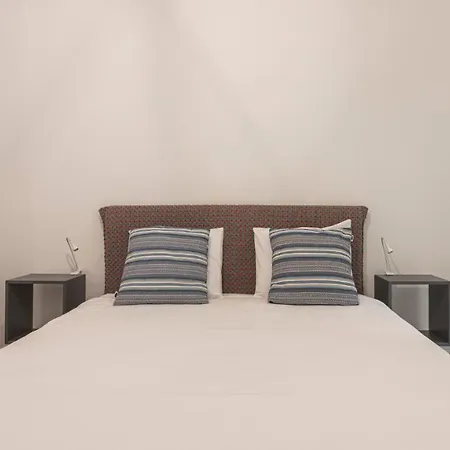 Plum Guide - Rising Tide Apartment Lisbon